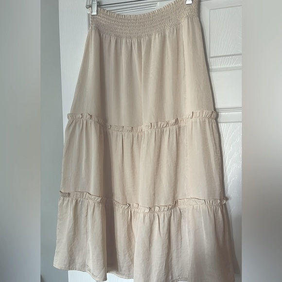 NWT Vince Camuto Smocked Waist Tiered Fully Lined Maxi Skirt - Picture 3 of 8